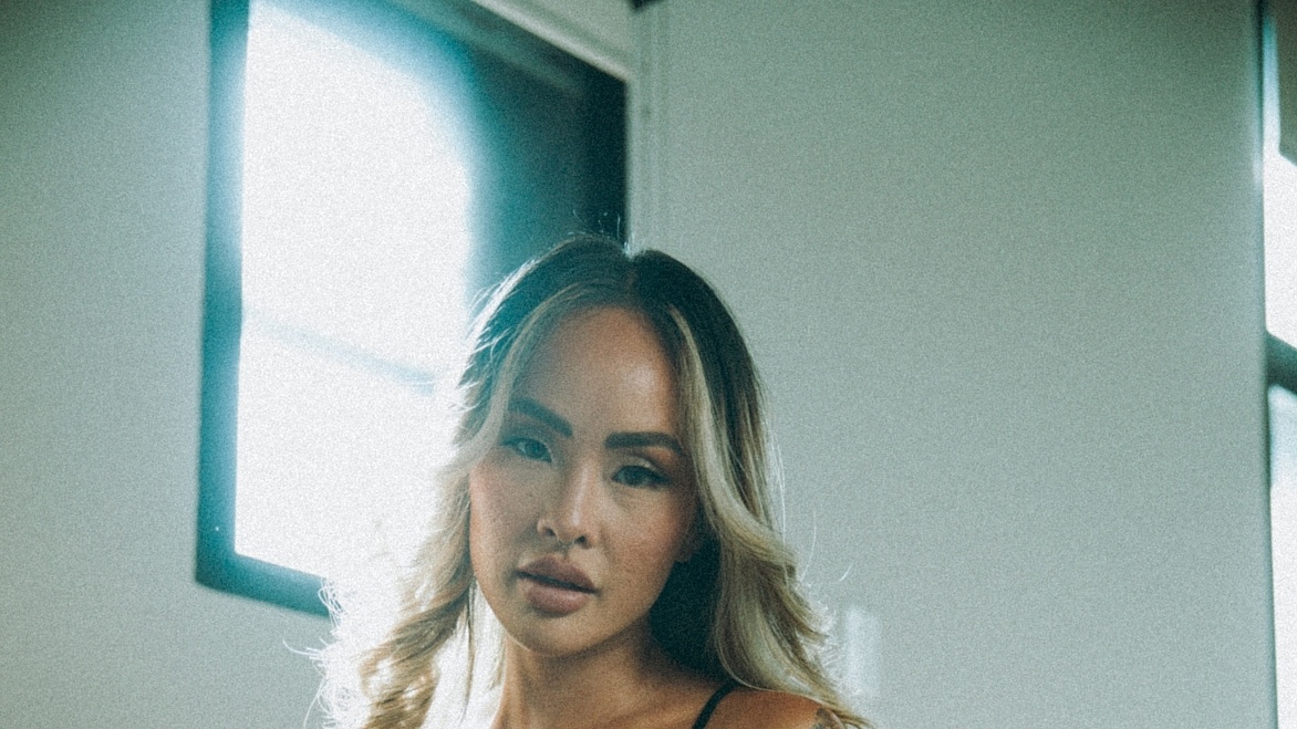 SEASON 6 &bull; LINDA LAN &bull;&nbsp;EDITORIAL PHOTOS